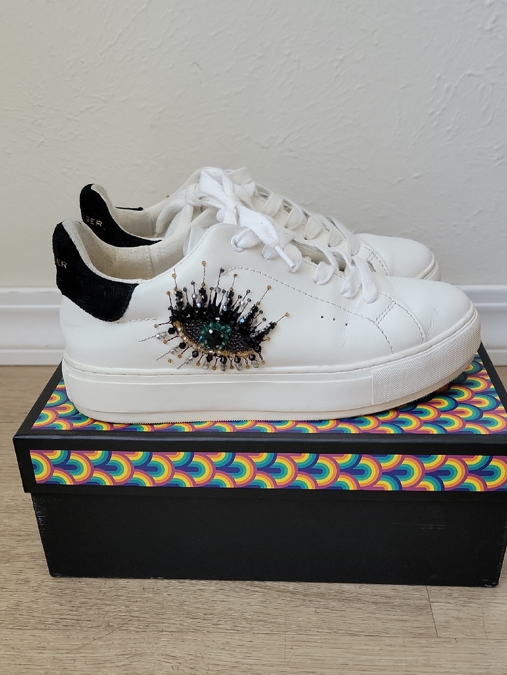 Kurt Geiger Laney Eye Sneakers  White Beaded Sz 38.5 8 W/ Box